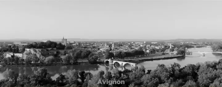 Vue aérienne d’Avignon et du pont